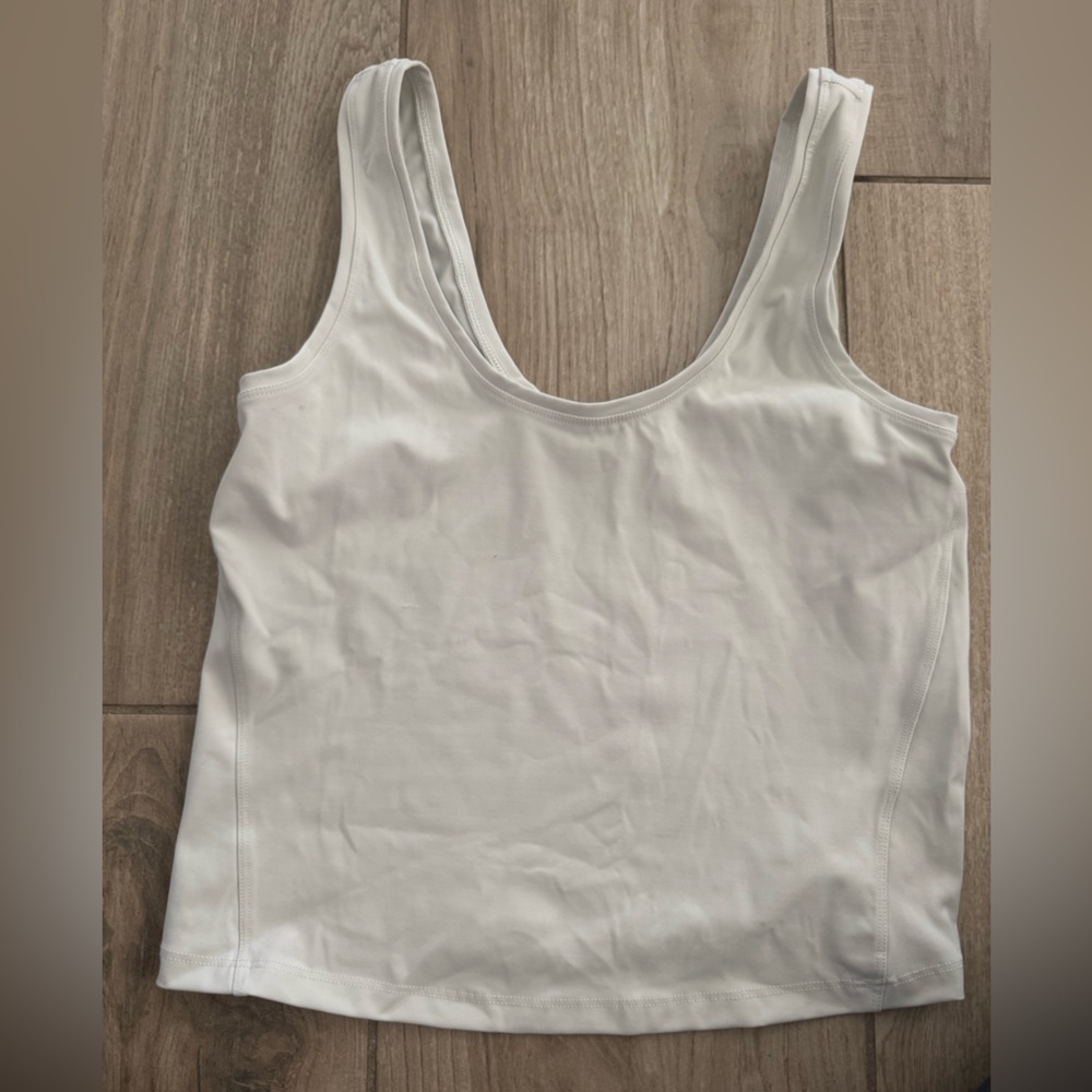 New without tags. Spanx cropped work out tank. Size M